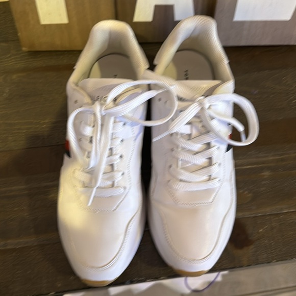 Tommy Hilfiger Women’s jogger sneakers - Picture 2 of 6